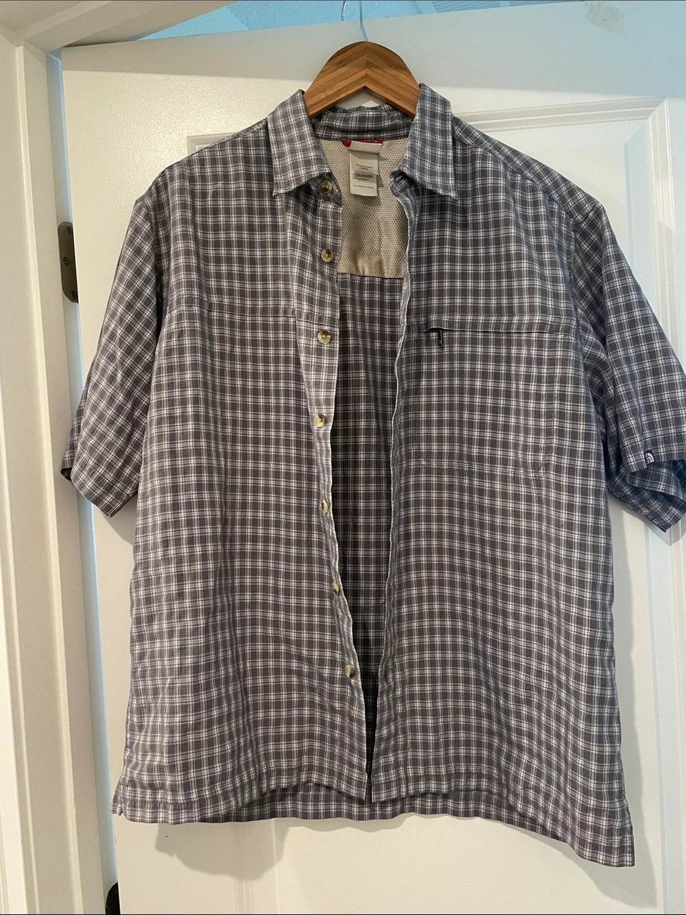 The North Face Men's Short-Sleeve Plaid Button-Down Shirt - Gray/White medium